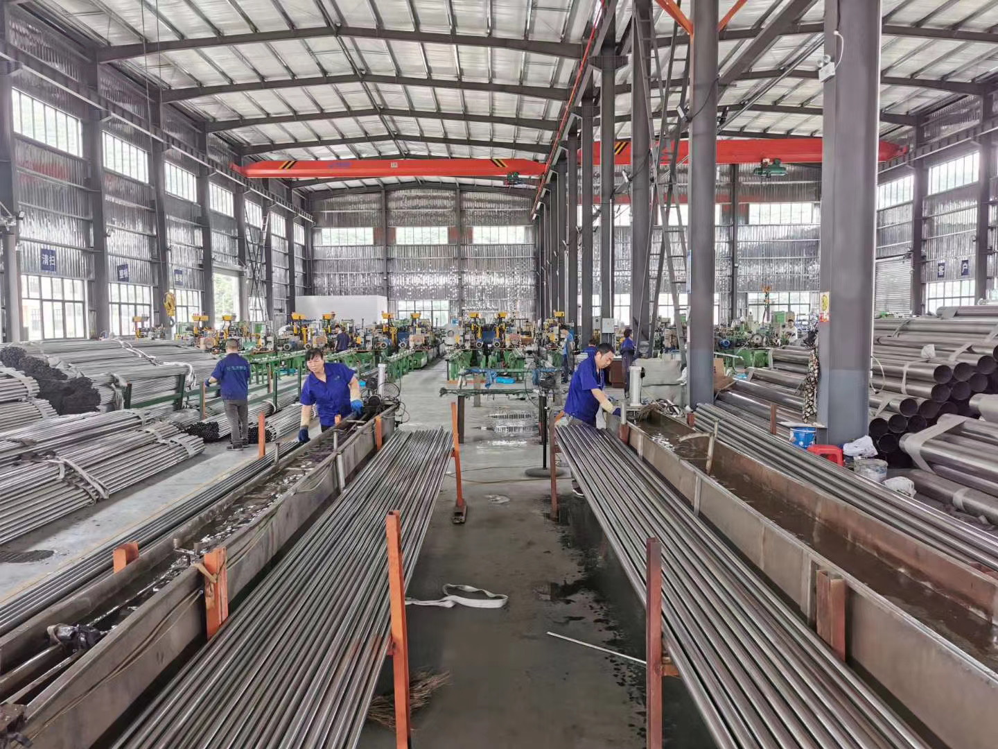 佛山市金屬材料行業(yè)協(xié)會(huì)執(zhí)行會(huì)長(zhǎng)李強(qiáng)參觀鉅恒源管業(yè)泰順生產(chǎn)基地(圖3)